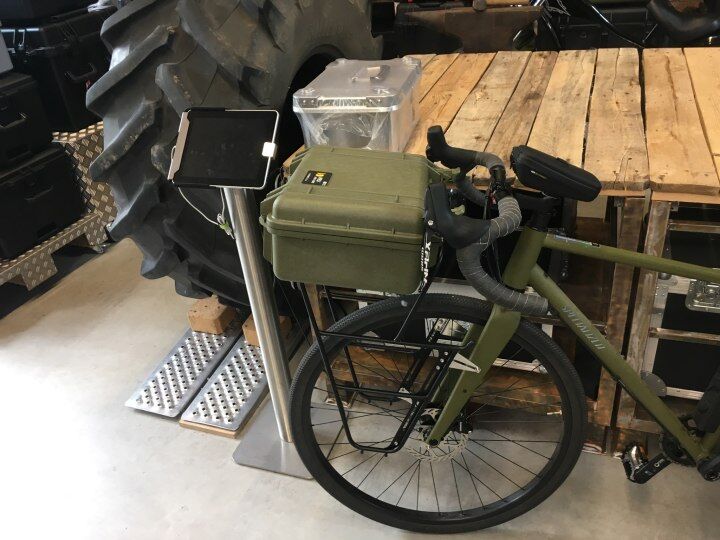 Fahrradkoffer Peli Case 1520 oliv und Zarges Aluminium-Universalkiste K470 13l