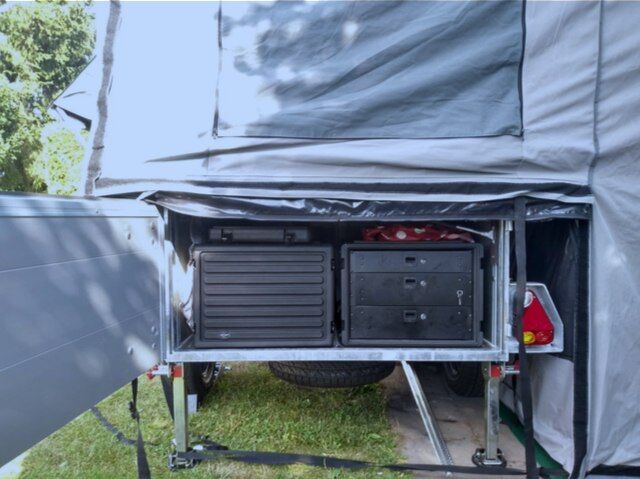Camper braucht Geschirrkoffer - Rack Case 6HE und Rack-Schubladen