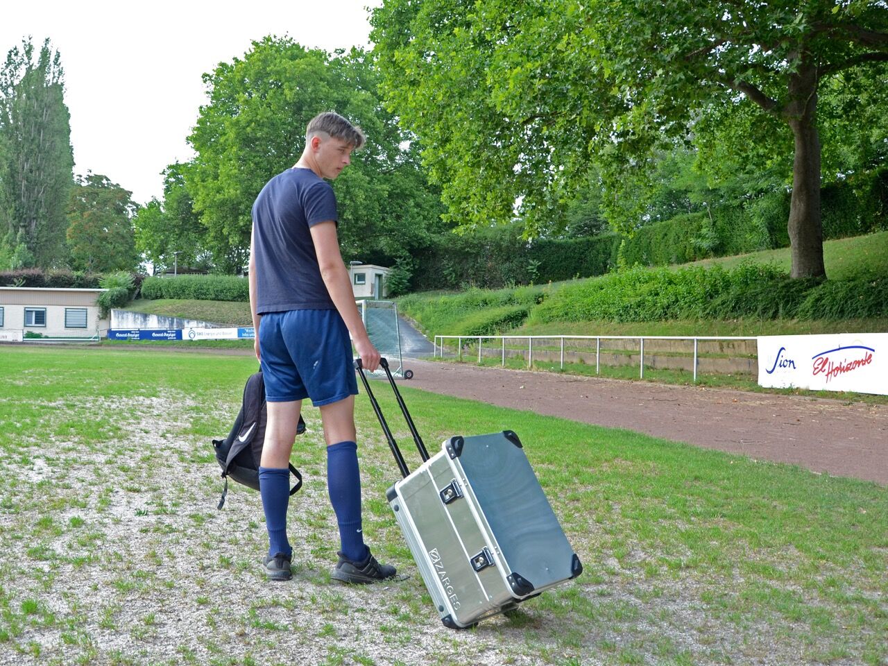 mannschafts-und-trikotbox-zarges-mobilbox