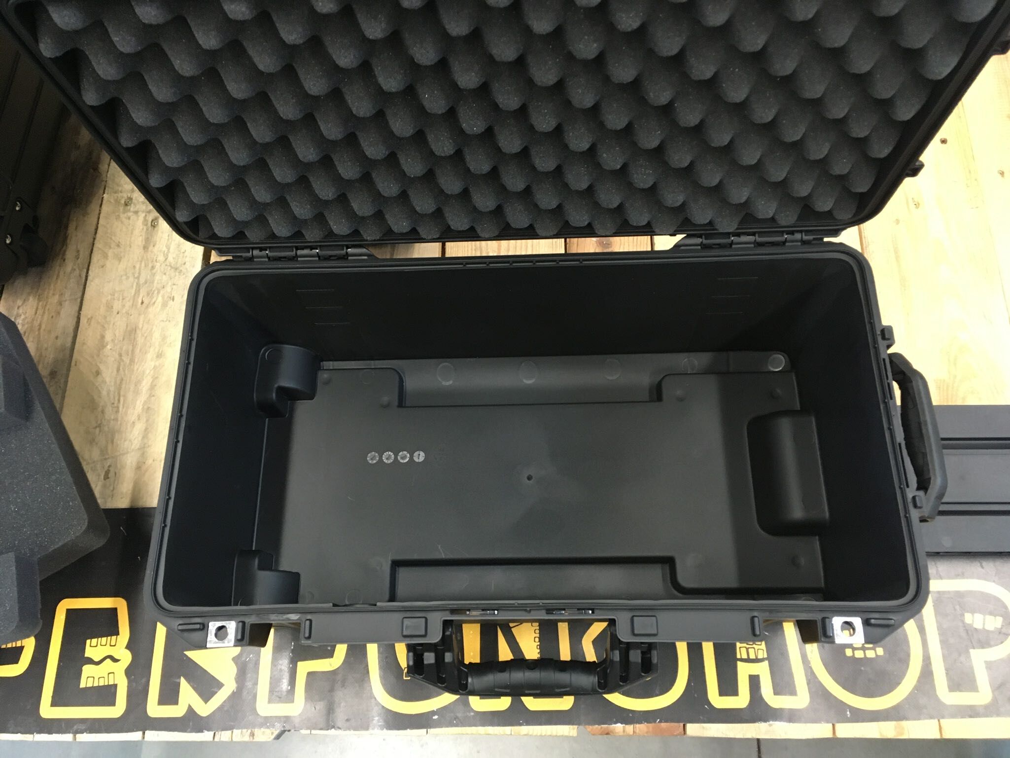 peli-air-case_1626_1606_1556_innen