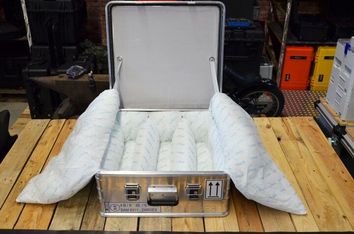 Zarges K470 Akku Safe Box - Sicherheitstransport von Lithium Batterien